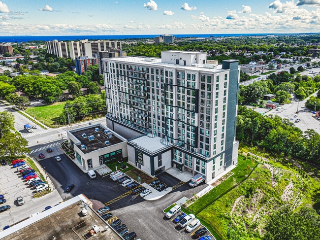 870 Queenston Rd