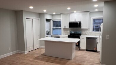 86 N Walnut St, Unit #2 in Ridgewood, NJ - Foto de edificio - Building Photo