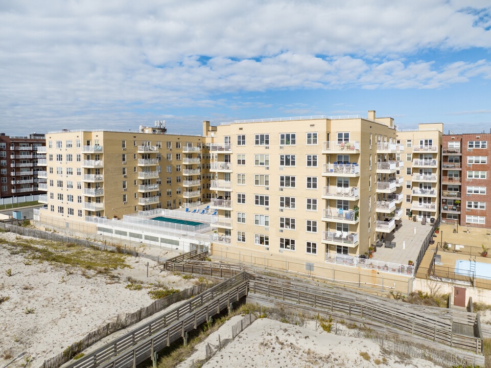 Waters Edge in Long Beach, NY - Building Photo