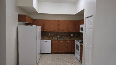 2801 Riverside Dr in Coral Springs, FL - Foto de edificio - Building Photo