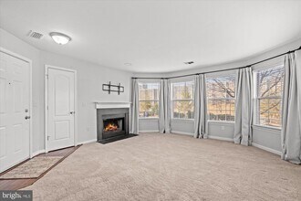 5600 Willoughby Newton Dr in Centreville, VA - Building Photo - Building Photo