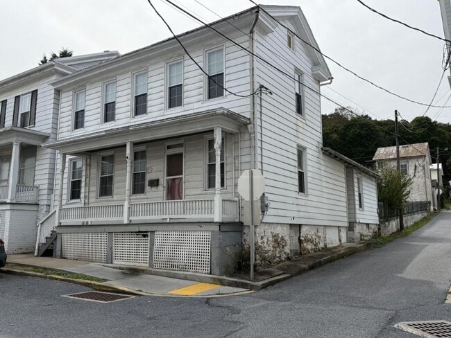 property at 33 N 5th St