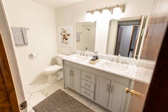 Greenwood Manor in Excelsior, MN - Building Photo - Building Photo