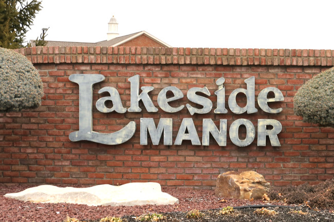 Lakeside Manor Apartments 55+ in Evansville, IN - Foto de edificio - Building Photo