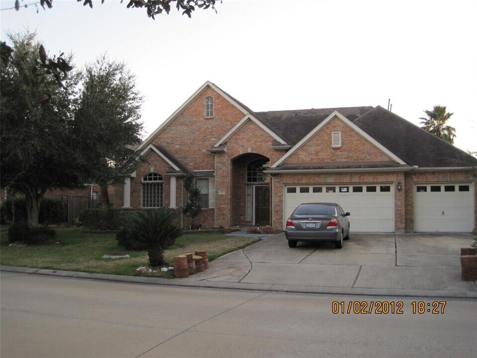 3302 E Cedar Hollow Dr in Pearland, TX - Building Photo