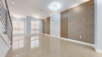 10255 NW 63rd Terrace in Doral, FL - Building Photo - Building Photo