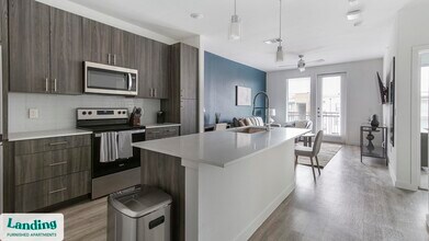 7106 Culebra Commons in San Antonio, TX - Building Photo - Building Photo