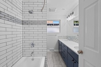 7722 Fauntleroy Wy SW in Seattle, WA - Building Photo - Building Photo