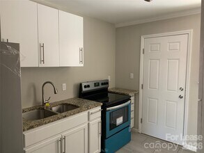 2717 Columbus Cir in Charlotte, NC - Building Photo - Building Photo