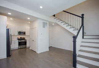 1008 W 18th St, Unit 305 in Chicago, IL - Foto de edificio - Building Photo