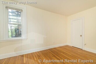 136 Highland Ave in Somerville, MA - Building Photo - Building Photo
