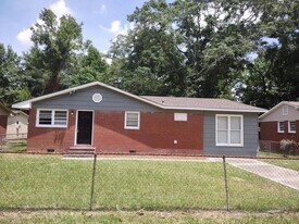 1621 Celia Dr in Columbus, GA - Building Photo