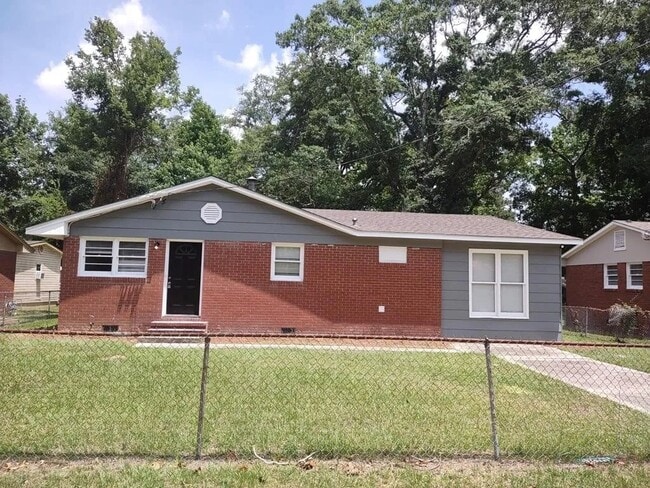 1621 Celia Dr