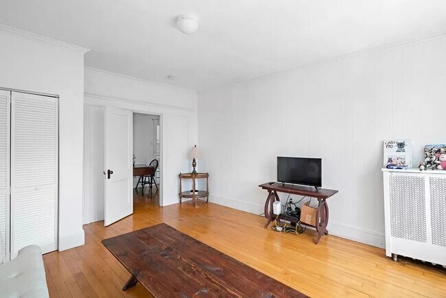 47 Park Vale Ave, Unit 1