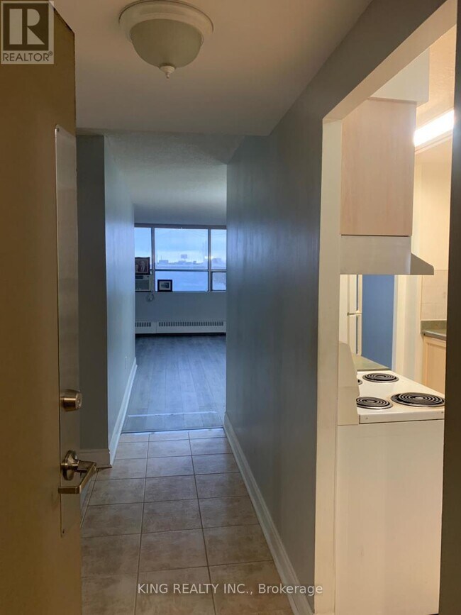 25 Sunrise Ave in Toronto, ON - Building Photo - Building Photo