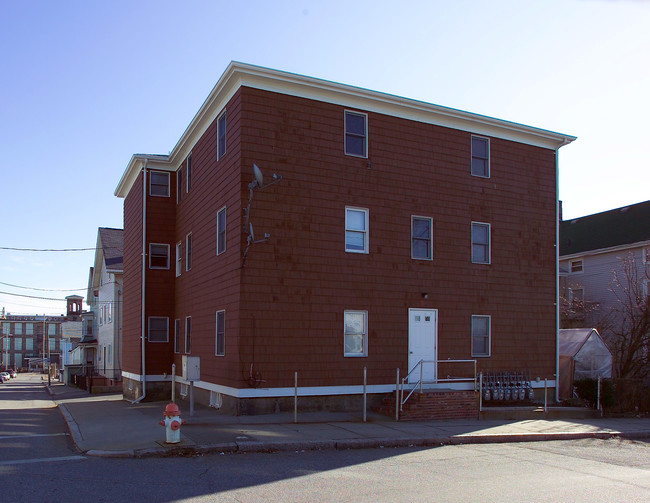 57 Ogrady St in Fall River, MA - Foto de edificio - Building Photo