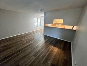906 N Austin St in Denton, TX - Building Photo - Building Photo