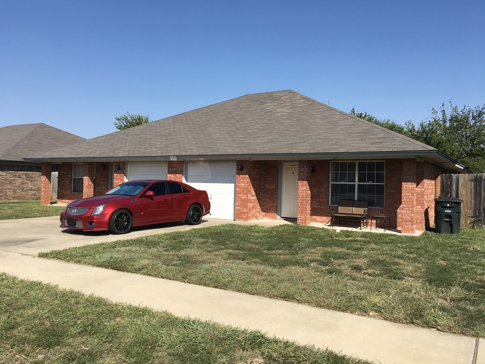 3300 Toledo Dr in Killeen, TX - Building Photo