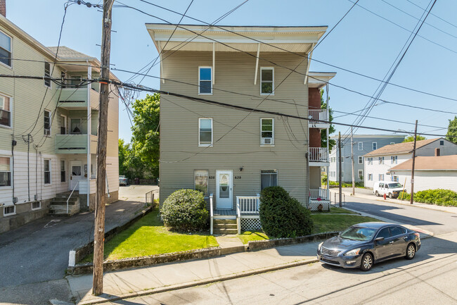 639 Elm St in Woonsocket, RI - Building Photo - Building Photo