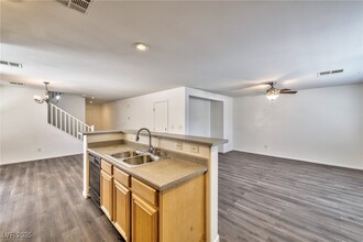 577 Lapford St in Las Vegas, NV - Building Photo - Building Photo
