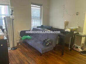 894 Huntington Ave in Boston, MA - Building Photo - Building Photo