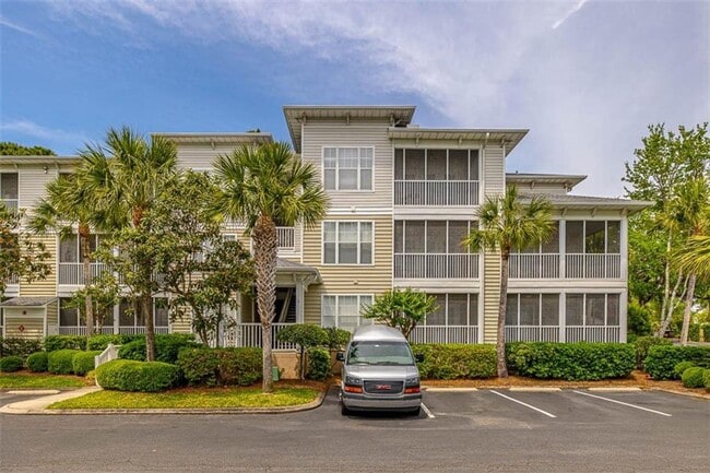1704 Frederica Rd in St. Simons Island, GA - Foto de edificio - Building Photo