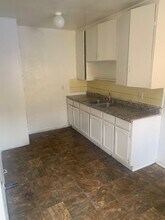 8508 1/4 S San Pedro St, Unit 8508 Quarter in Los Angeles, CA - Building Photo - Building Photo