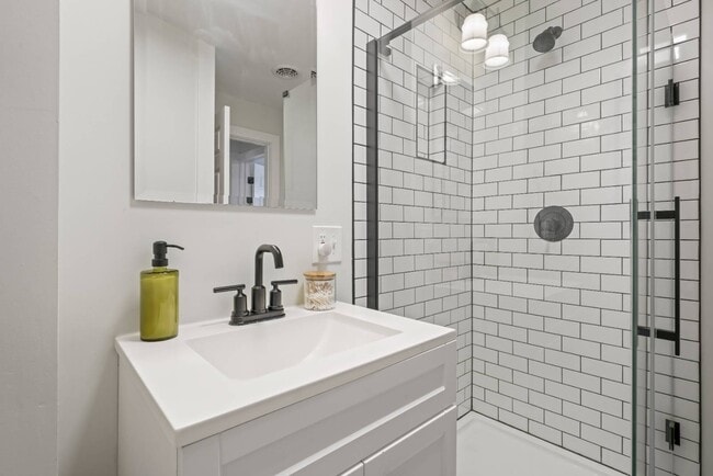 19 Granite St in Saratoga Springs, NY - Building Photo - Building Photo