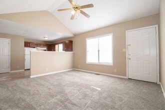 1945 Timberline Cir in Oak Grove, KY - Building Photo - Building Photo