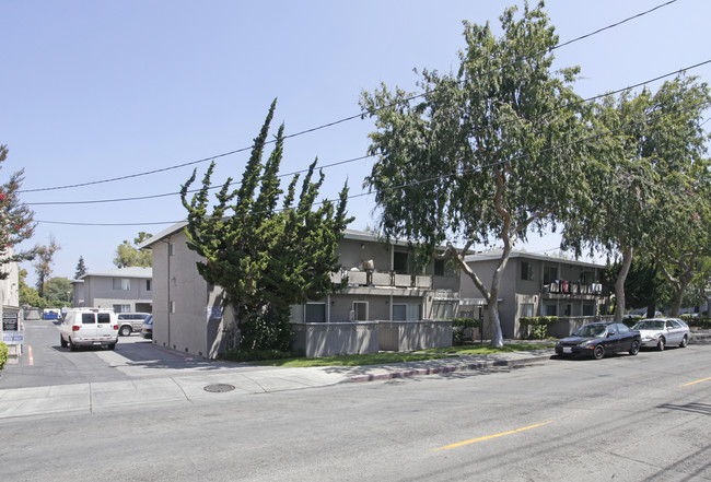 Weddell Arms Apartments in Sunnyvale, CA - Building Photo - Building Photo