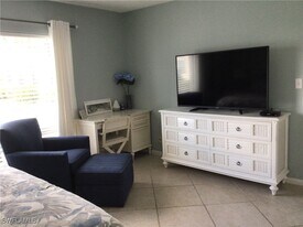 195 Peppermint Ln in Naples, FL - Building Photo
