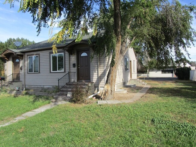 property at 559-563 NE 2nd St