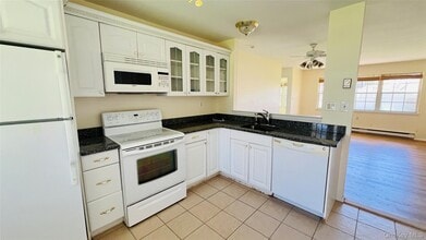 399 Woodbridge Dr in Ridge, NY - Building Photo - Building Photo