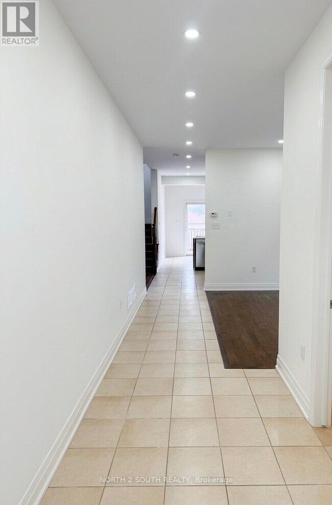 2271 Whitewood Cres in Innisfil, ON - Building Photo - Building Photo