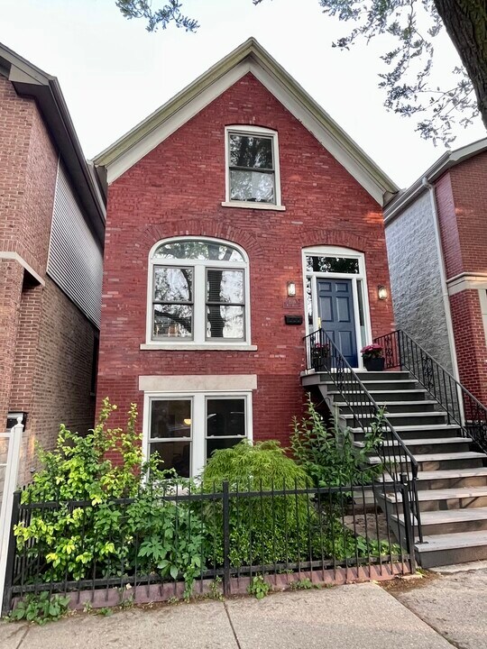 2119 W Moffat St in Chicago, IL - Building Photo