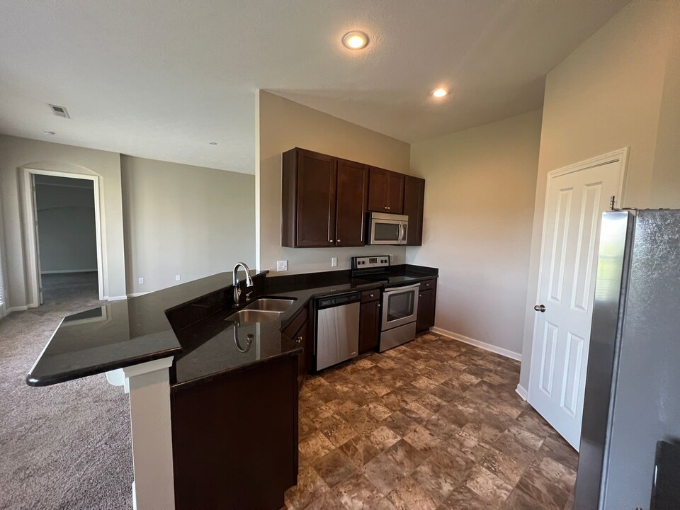 3203 Rossmore Cir in Powell, OH - Foto de edificio
