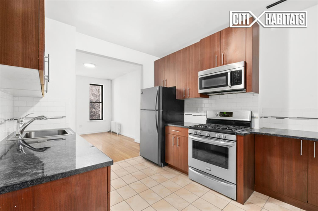 469 Columbus Ave-Unit -4S in New York, NY - Building Photo