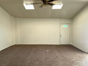 5205 Alta Dr in Las Vegas, NV - Foto de edificio - Building Photo