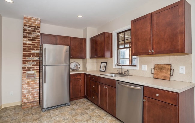 22 Scott St, Unit 1 in Woburn, MA - Foto de edificio - Building Photo