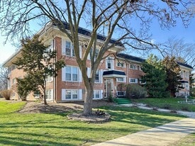 620 Lincoln Ave, Unit 80G in Addison, IL - Building Photo