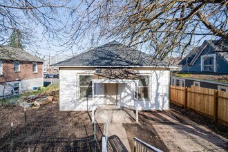 225 SE Spring St in Pullman, WA - Building Photo - Building Photo