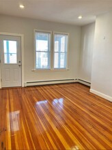 202 Maverick St, Unit 2R in Boston, MA - Building Photo - Building Photo