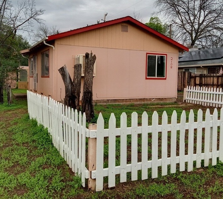 2108 Fort Wayne St in Oroville, CA - Building Photo
