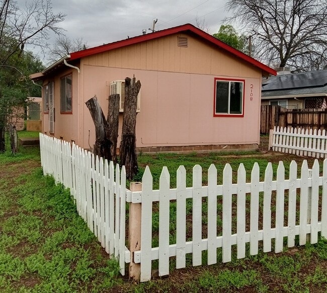 property at 2108 Fort Wayne St