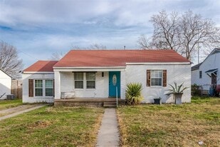 3212 S Llewellyn Ave in Dallas, TX - Building Photo