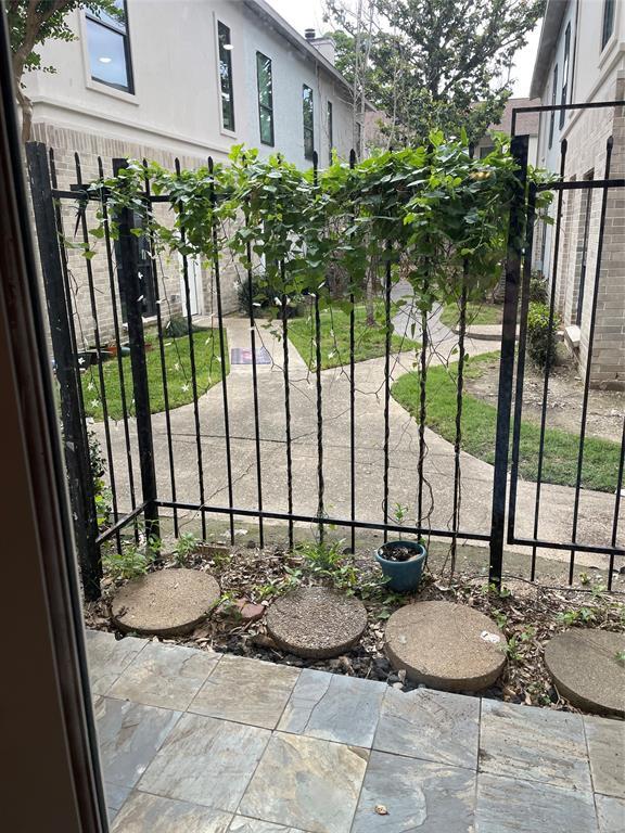 2425 Augusta Dr photo'