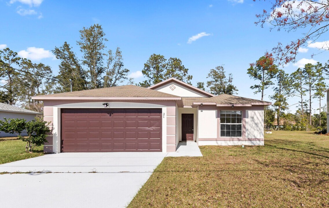 21 Rockefeller Dr in Palm Coast, FL - Building Photo