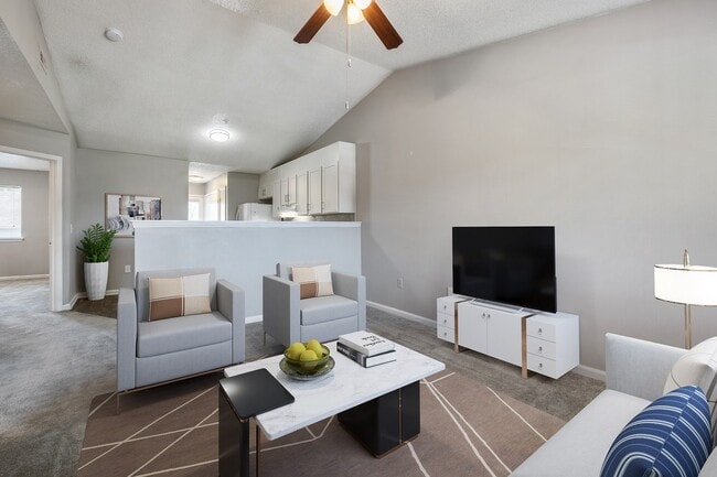 Woodbrook Apartment Homes in Monroe, NC - Foto de edificio - Building Photo