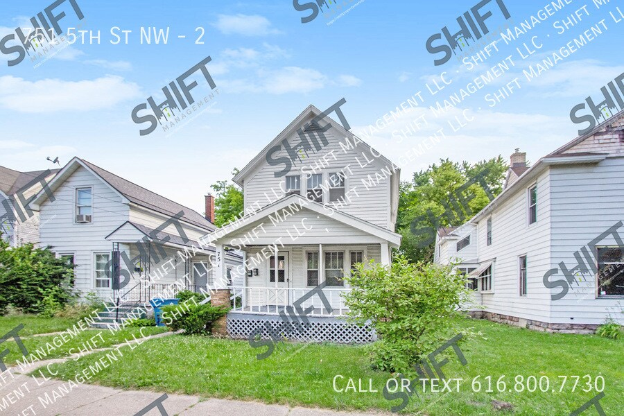 751 5th St NW in Grand Rapids, MI - Building Photo