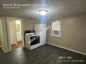 421 NE Strait Ave in Topeka, KS - Building Photo - Building Photo